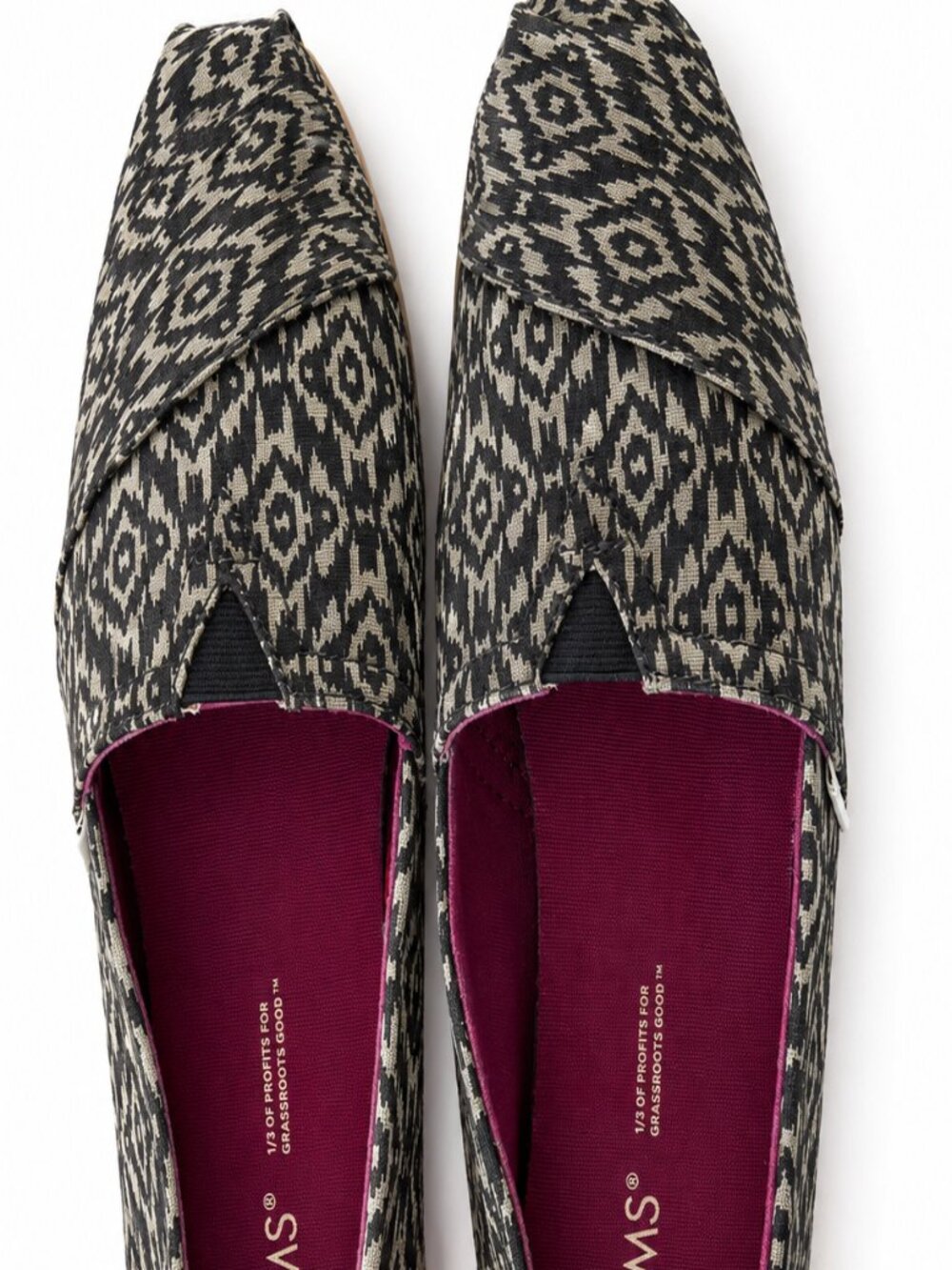 NWT Tom’s Women Espadrilles Flats Shoes Navy Ikat Diamonds Print sz 7.5